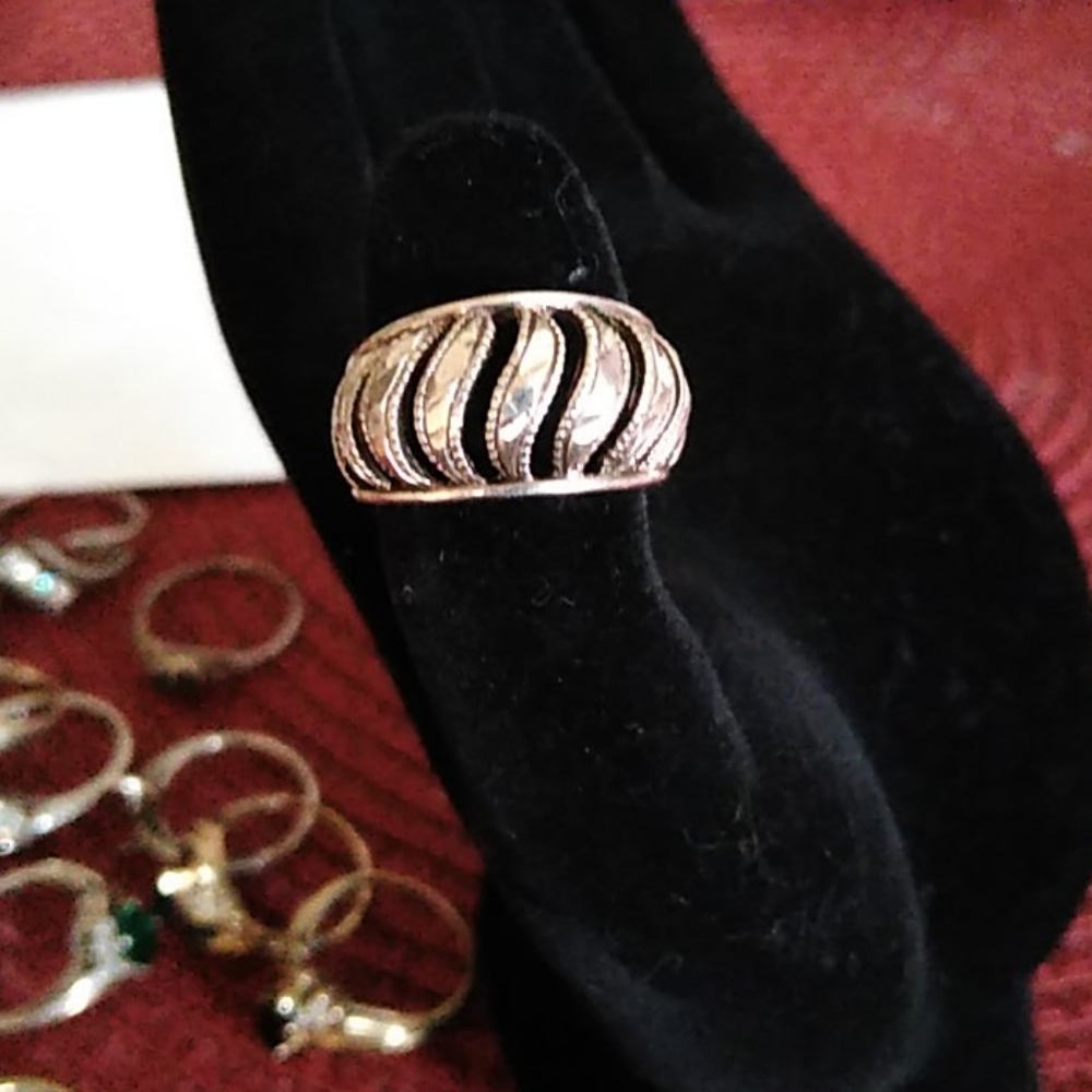 Sterling Silver Ring - Picture 4 of 4